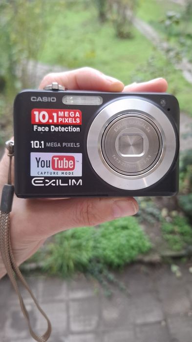 Компактен дигитален фотоапарат Продавам Casio Exilim EX-Z1080