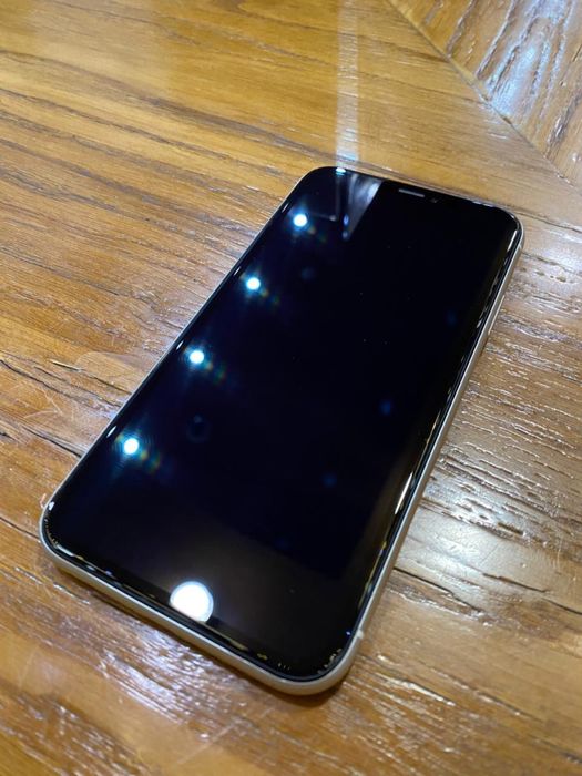 Айфон XR 64/75 face есть