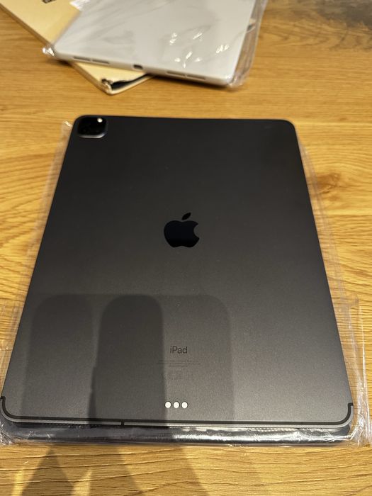 iPad Pro 12.9" (4th Gen, 2020) Wi-Fi + Cellular