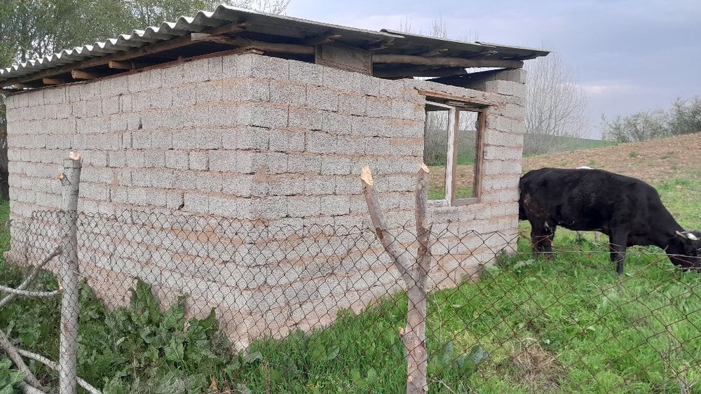 Курилиши тугалланмаган уй жой.