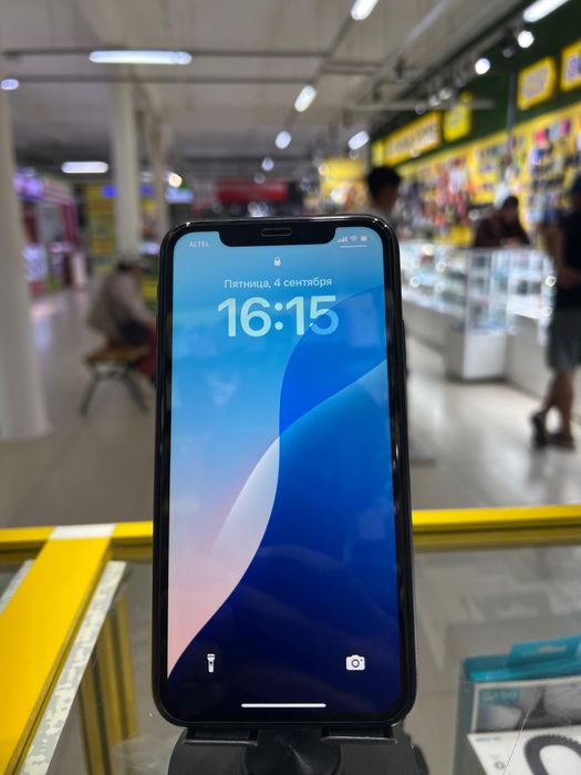 Телефон iPhone XR