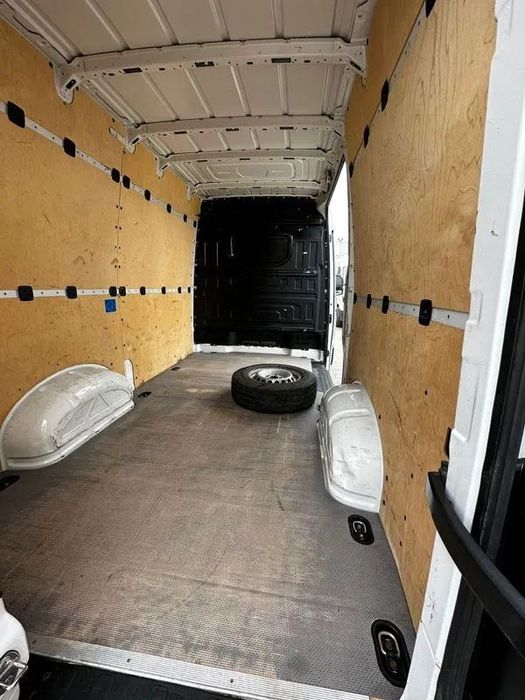 Inchiriere duba fara sofer vw crafter 450lei/zi