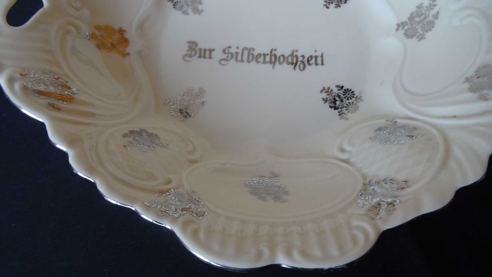 Автентично плато/ фруктиера  , фин релефен порцелан.