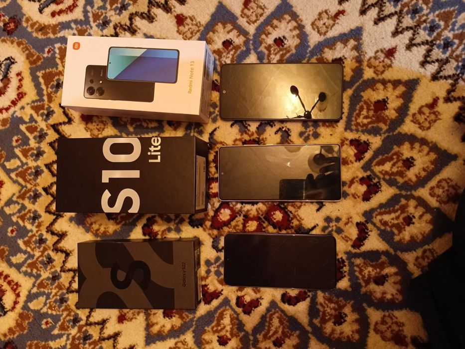 Продам три телефона