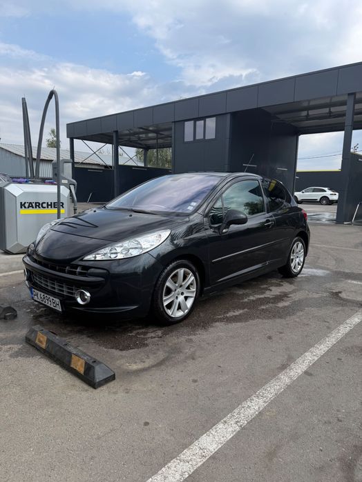 Продавам Пежо 207