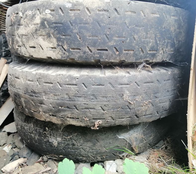 Vând cauciucuri și cilindru servodirectie