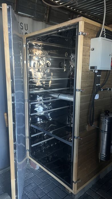 Продам новый коптильный шкаф.