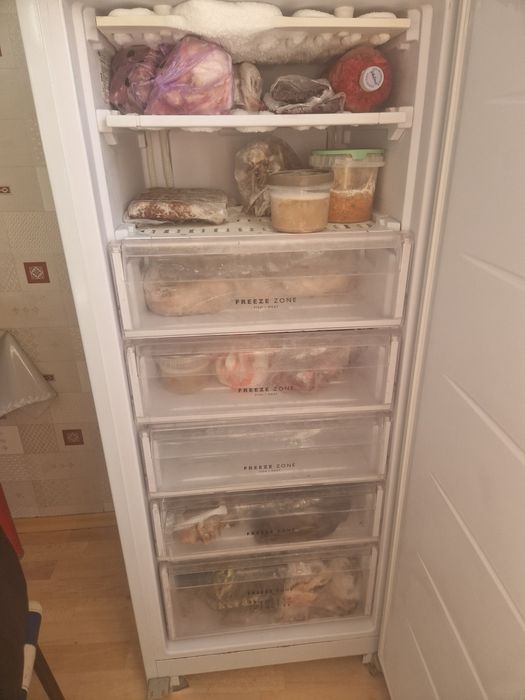 Продам морозильную камеру