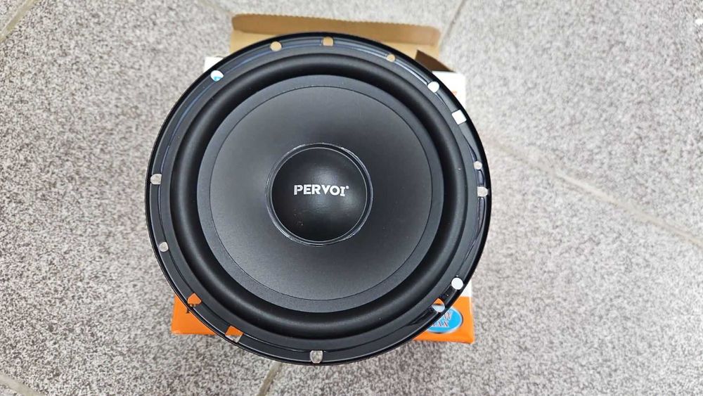 Активна баскаса CTC-1018 – 10" – 800W музикална / 120W реална мощност / PerVoi Самозахранващ Автомобилен Субуфер 10" – 800W RMS