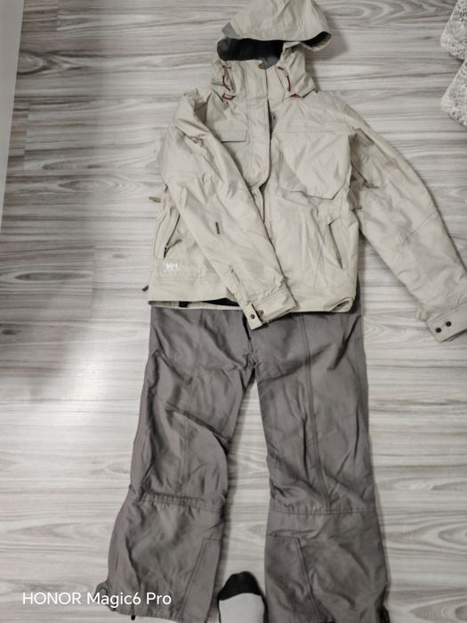 Ски екипировка за жени.