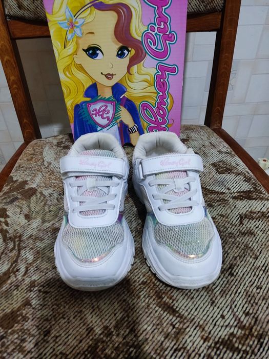 Кроссовки для девочек