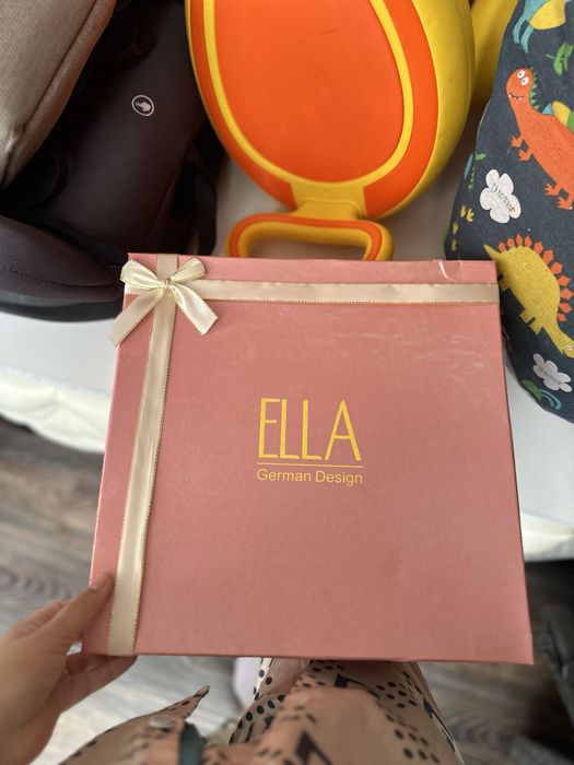 Продам посуды белые тортница,фруктовница