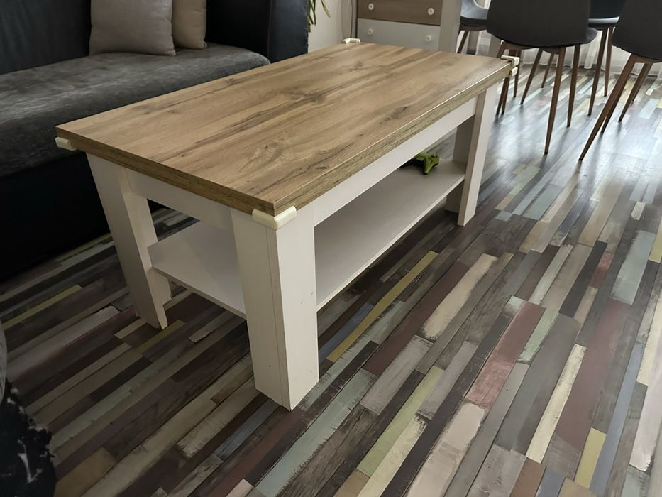 Разтегателна трапезна маса и холна маса