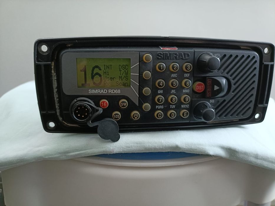 Stație  maritimă VHF Simrad