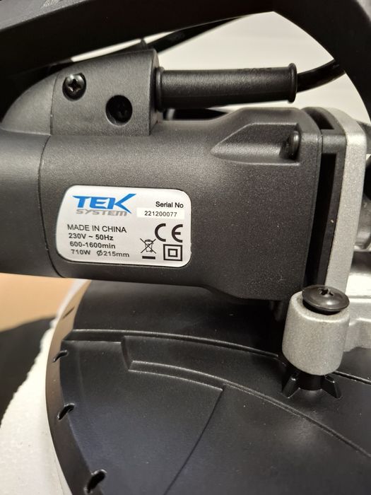 Girafa profesionala Tek 3,2 kg 710W pentru slefuit glet extensibila