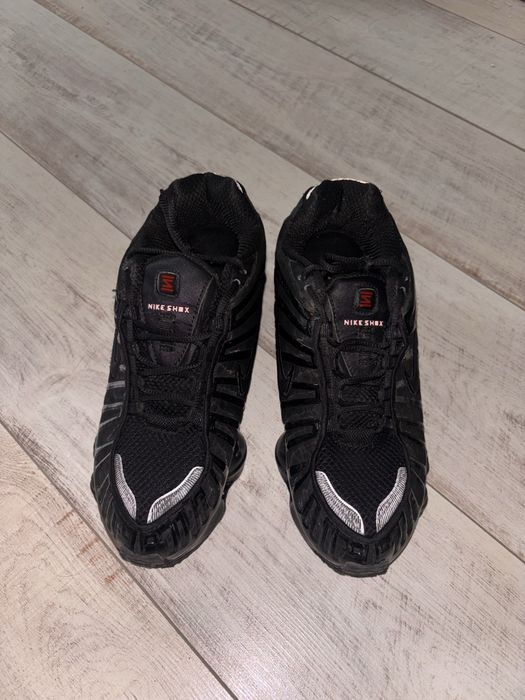 Продаю nike shox