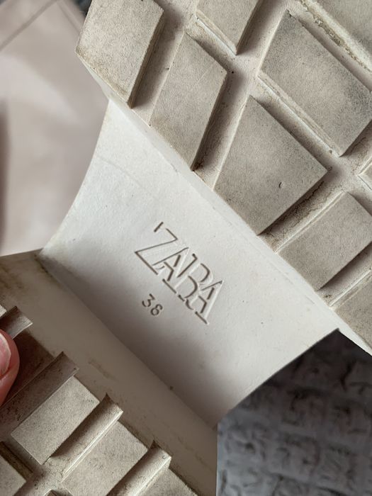 Продам новые ботинки Зара