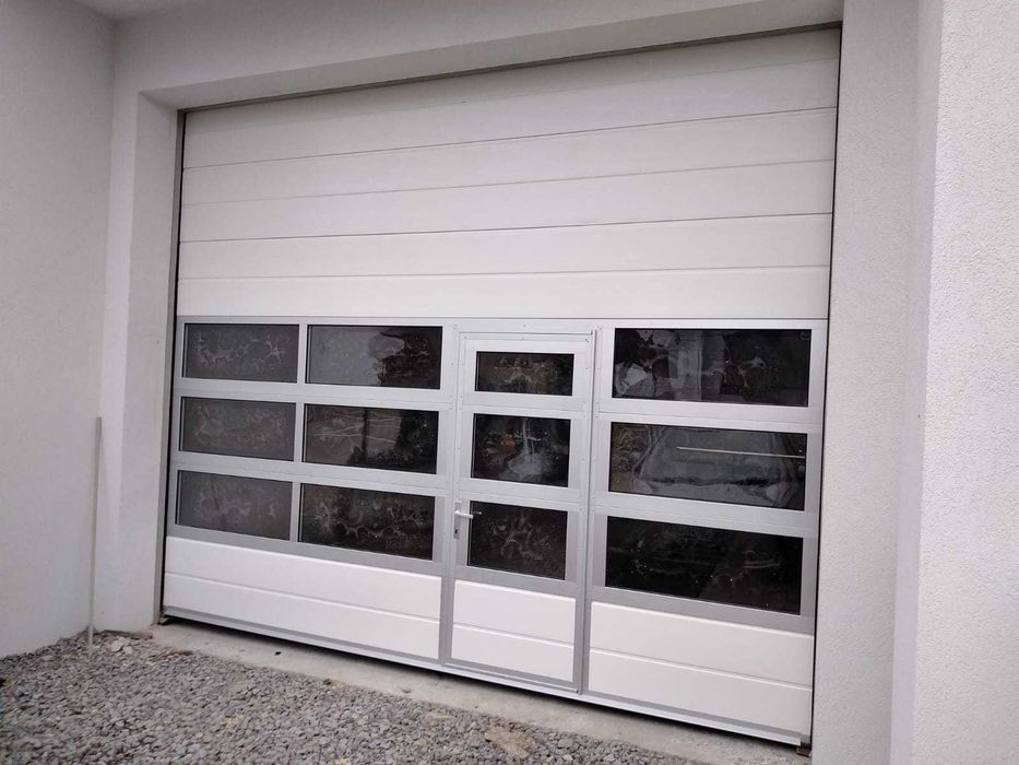 Usa garaj sectionala cu panou de 40 mm
