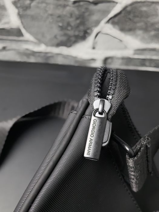 Emporio Armani чанта 2026