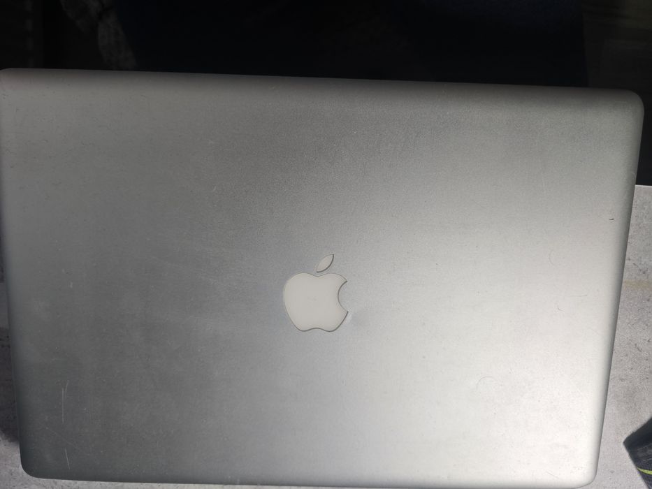 Vând Macbook pro 15 inch 2009 DEFECT