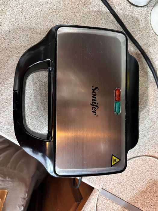 Вафельница в отличном состоянии