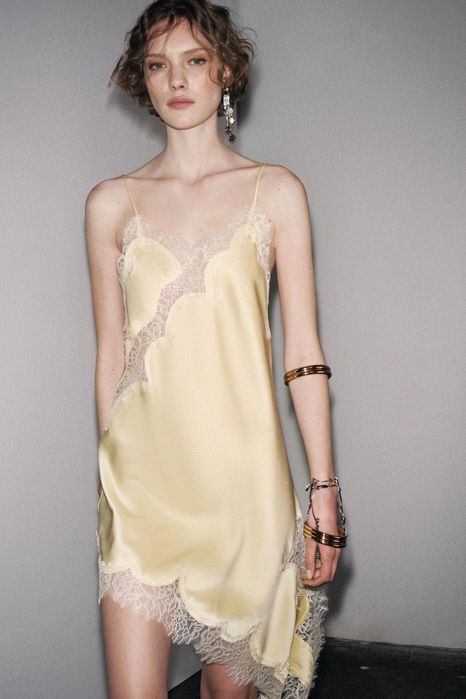 Zara дантелена сатенена рокля