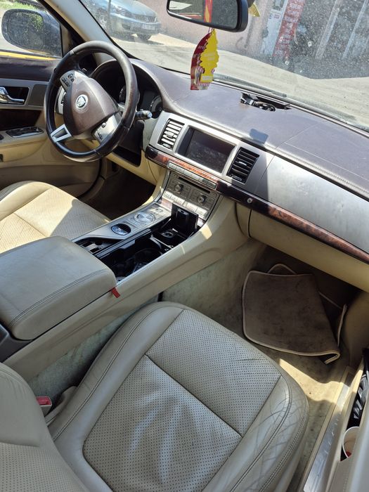 Dezmembrez Jaguar XF 3.0