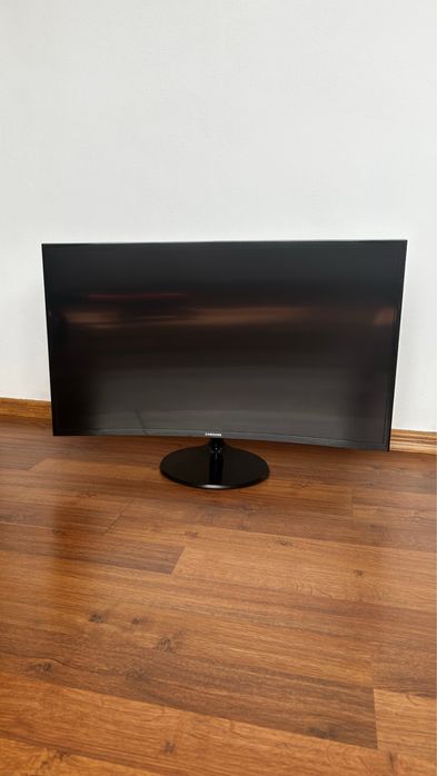 Monitor Curbat Samsung 81cm
