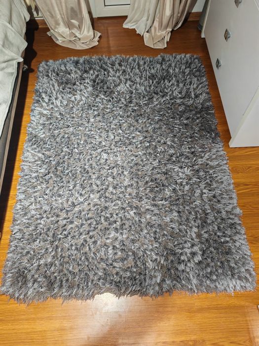 Covoare gri și verde deschis