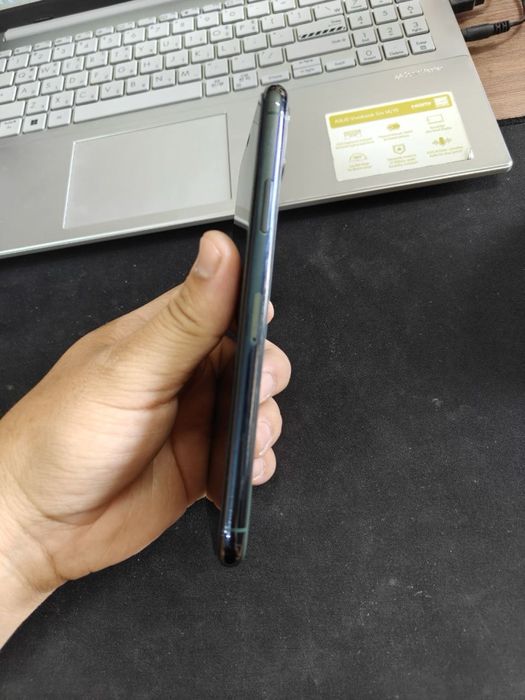 iPhone 11 Pro Max Green 256 GB ideal.