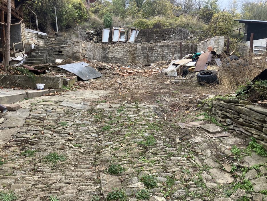 Продавам къща на 5 км.от Троян.