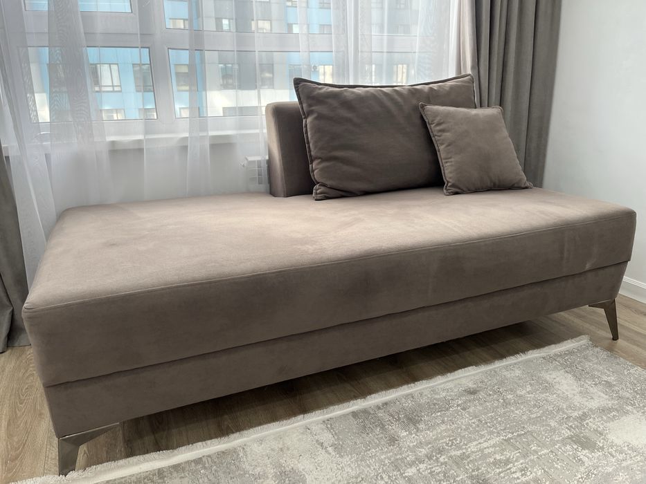 Угловой серый диван