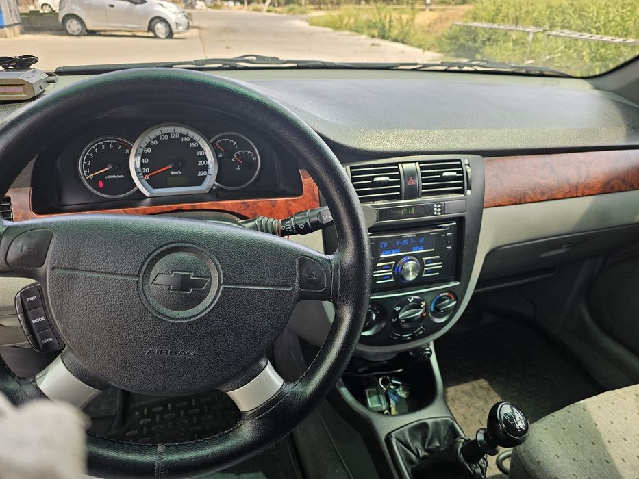 Lasetti 1.8  2013 yil srochna