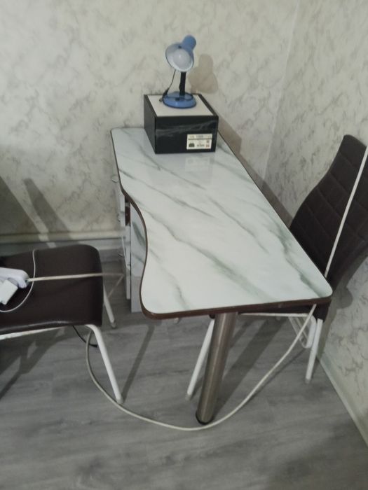 Маникюрный стол продам