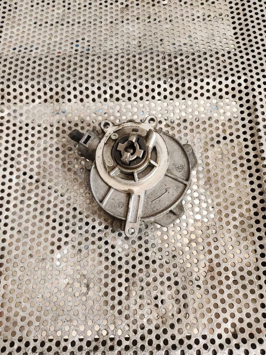 Pompa Vacuum Bmw E90 E91 E92 E93 Cod st732-m3-a - Dezmembrari Arad