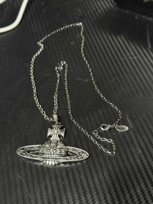 Lantisor Vivienne Westwood VW Saturn Pendant