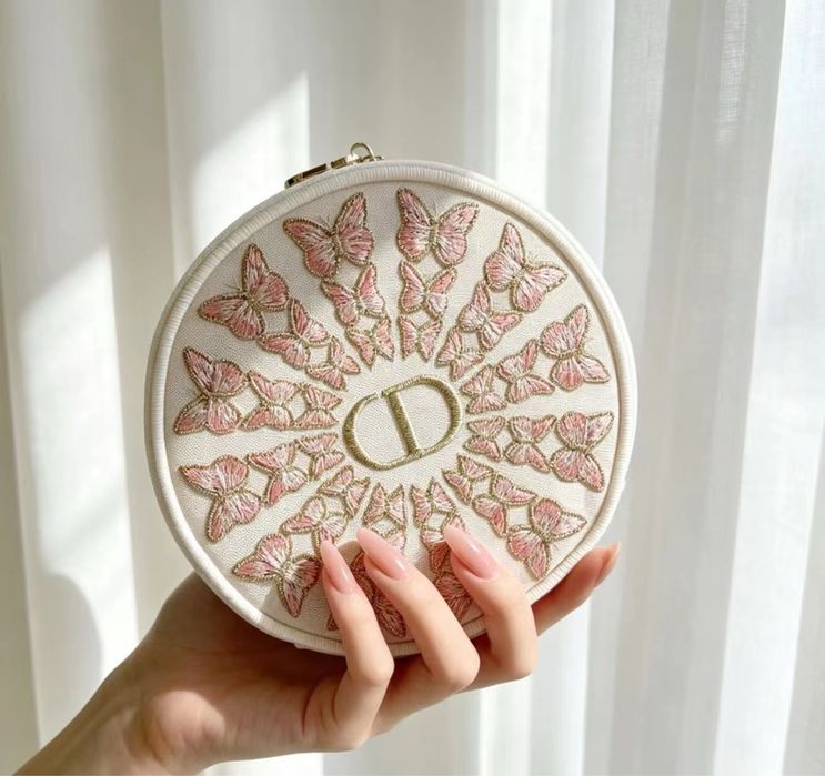 В наличии! Косметички Dior