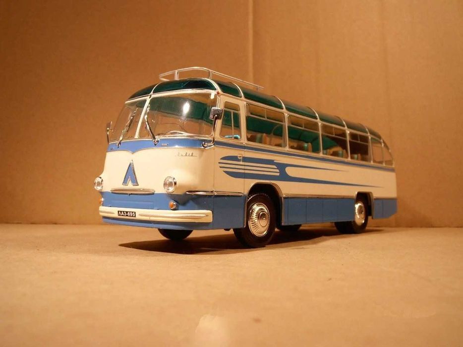 ЛАЗ 695Б Турист Комета автобус 1958 - мащаб 1:43 на Ultra Models нов