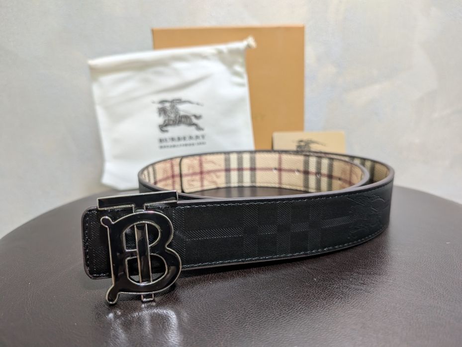 Curea Burberry noua 2 fețe