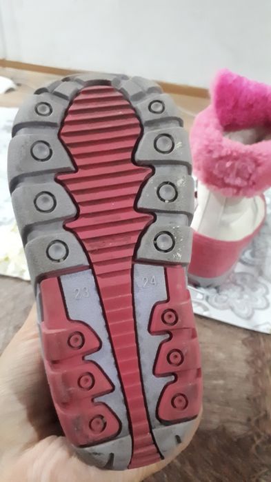 продам  ботинки на девочку