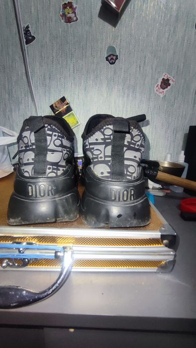 Продам кроссовки DIOR
