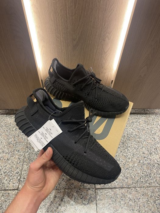 Yeezy Boost 350v2 Onyx Black