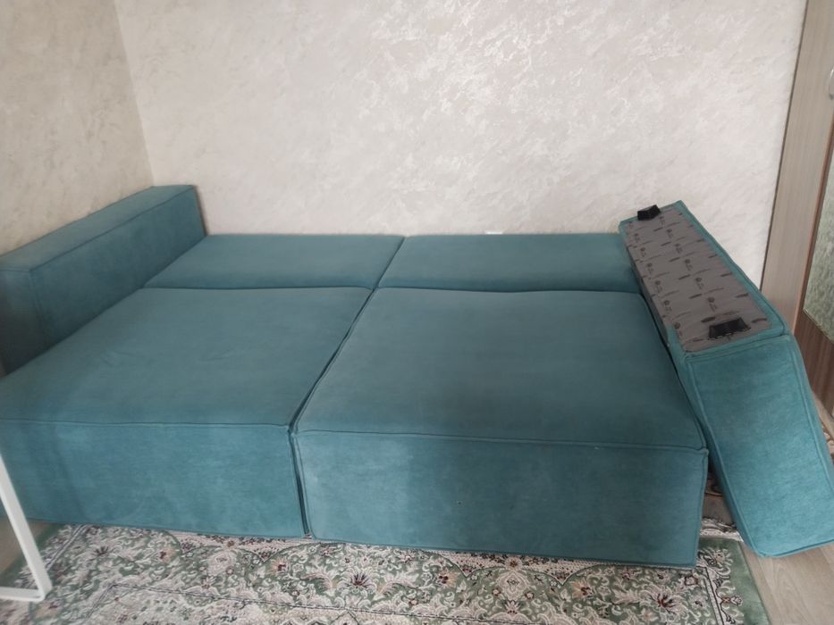 В Астане продаю диван
