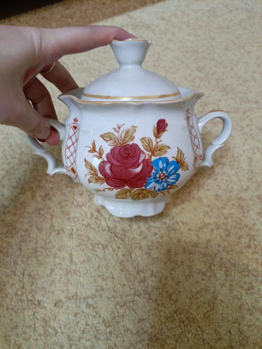 Продам сахарницу