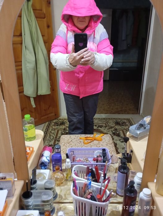 Платье на торжество любое.