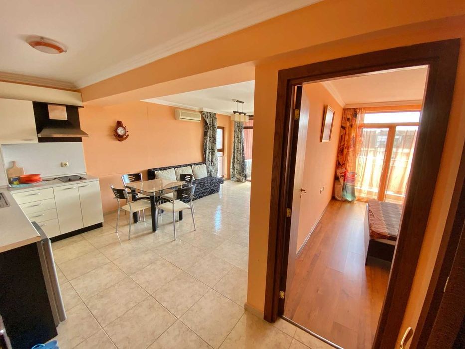 Двустаен апартамент на метри от плажа в к-с "Лазур 5"