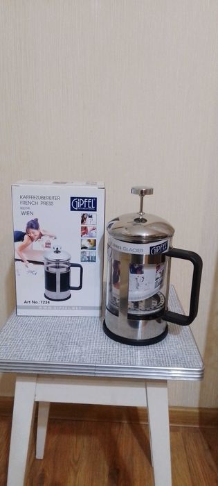 Заварной чайник с поршнем GIPFEL