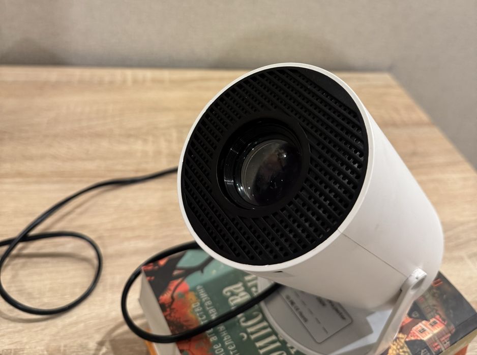 Портативный LCD-проектор для дома