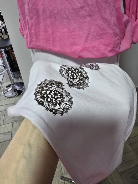 Pantaloni albi din bumbac, cu motive tradiționale