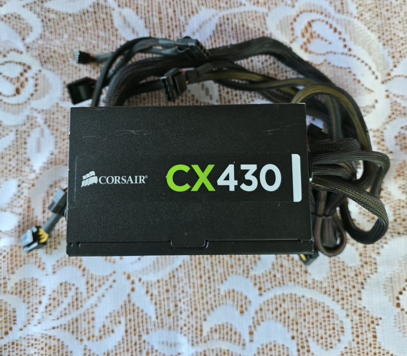 Surse Corsair 750W si 430W